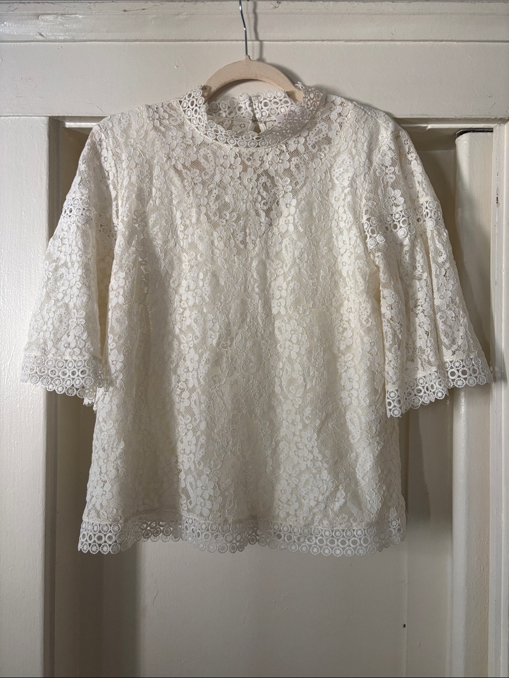 Laundry By Shelli Segal Cream Lace Mock-Neck Blouse